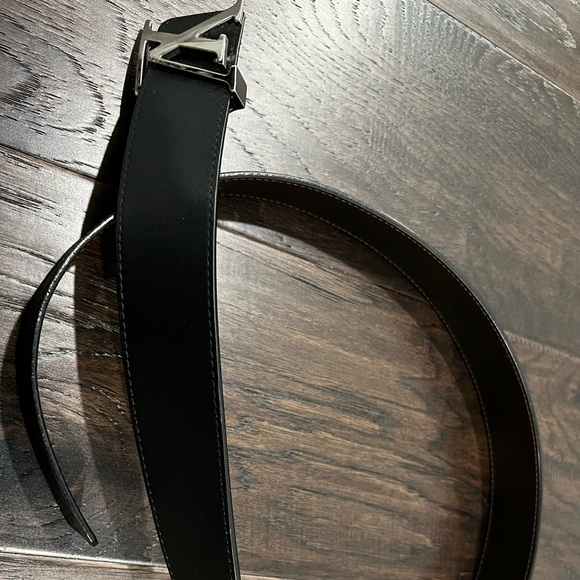 Authentic Louis Vuitton reversible 40mm belt size 90cm - Picture 2 of 3